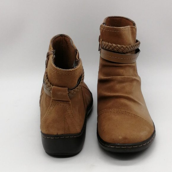 Clarks Womens Ankle Boot Cora Braid Tan Suede Side Zip Elastic Inset 7.5 NEW - Picture 3 of 10